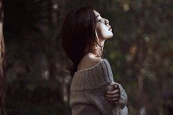 Dọn dẹp nhà cửa, tôi bàng hoàng khi thấy đơn ly hôn ký sẵn cùng giấy chứng nhận triệt sản của chồng