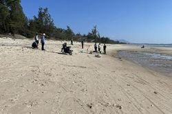 Phát hiện 2 nữ sinh nằm trên bờ biển, 1 người tử vong, 1 người thoi thóp