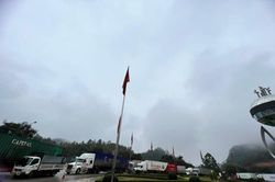 Mỗi ngày vẫn có hàng trăm xe hàng lên cửa khẩu