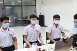 Chờ xuất cảnh từng ngày