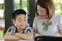 Mẹ ơi, 'con nhà người ta' là ai mà hoàn hảo đến thế?