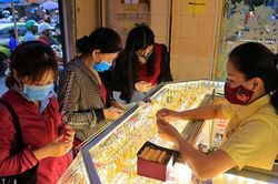 Giá vàng tăng mạnh nhờ nhu cầu trú ẩn an toàn