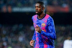 Dembele bị la ó khi vào sân