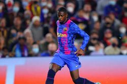 Dembele bị CĐV Barca la ó ở từng nhịp chạm bóng trong trận hòa Napoli