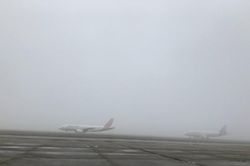 Thời tiết xấu, sương mù dày đặc khiến nhiều chuyến bay không thể hạ cánh
