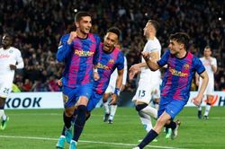 Adama Traore kiếm phạt đền, Barca vẫn hòa đáng tiếc trước Napoli
