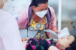 Uống nước ngọt liên tục khi mệt, bé gái 13 tuổi rơi vào nguy kịch