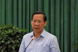 Chủ tịch TP.HCM: 'Còn cán bộ thu mình, trốn tránh khi gặp khó'