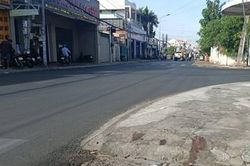 Ba thanh niên bất ngờ bị nhóm lạ mặt truy sát ngay giữa đường, 1 người tử vong