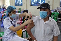 Lào Cai thuộc tốp đầu cả nước về tỷ lệ tiêm vaccine phòng COVID-19
