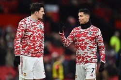 'Biến' lớn ở MU: Maguire bị ép nhường băng đội trưởng cho Ronaldo?