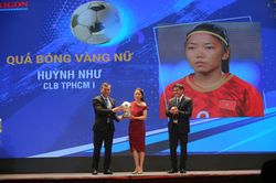 Tuyển thủ Huỳnh Như về bên gia đình