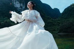 Văn Mai Hương 'lột xác' quyến rũ và loạt thành tích ấn tượng ở tuổi 28