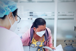 Uống nước ngọt quá nhiều, bé gái 13 tuổi phải nhập viện cấp cứu