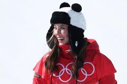 Eileen Gu: 'Bóng hồng lai' tỏa sáng từ sân băng tới Victoria's Secret