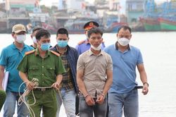 Người cha nhẫn tâm ném con gái 5 tuổi xuống sông sẽ bị pháp luật xử lý ra sao?