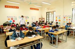 Bài 1: Covid- 19 bùng phát, các trường học gặp khó