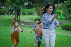 Loạt váy áo và phụ kiện xa xỉ của 'chị đẹp' Son Ye Jin trong 'Thirty Nine'