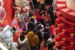 Để hỗ trợ lĩnh vực dịch vụ, Trung Quốc cấm các địa phương đóng cửa trái phép