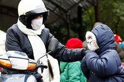 Học sinh tiểu học ở Hà Nội học trực tuyến khi nhiệt độ dưới 10 độ C
