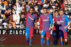 Valencia 1-4 Barcelona: Aubameyang lập cú đúp, Pedri ghi siêu phẩm