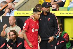 Premier League: Thay 5 người, khả thi hay không?