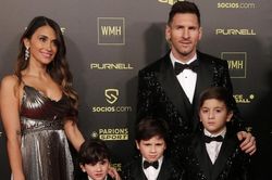 Messi có thể quay lại Barca vì vợ không thích Paris