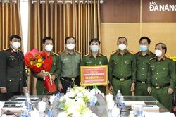 Khen thưởng lực lượng có thành tích xuất sắc trong công tác tấn công, trấn áp tội phạm