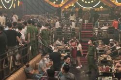 TPHCM: 200 dân chơi trong Bar New Club lúc rạng sáng, 50 người dương tính ma túy
