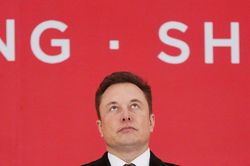 Lý do Elon Musk bắt nhân viên họp vào 1h sáng chủ nhật