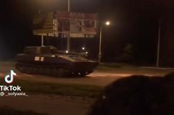 Video đoàn xe quân sự 'lạ' tiến vào vùng ly khai Ukraina