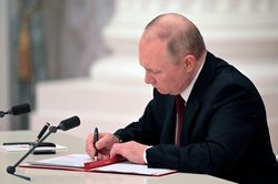 Nga quyết định công nhận hai nước cộng hòa ly khai ở đông Ukraine và phản ứng của các bên