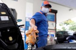 Các kịch bản giá dầu tăng ảnh hưởng đến lạm phát và tốc độ tăng trưởng kinh tế Việt Nam