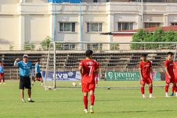Thủ môn của U23 Thái Lan thừa nhận áp lực trước trận đấu với Việt Nam