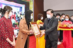 Hà Nội tri ân lực lượng tuyến đầu chống dịch