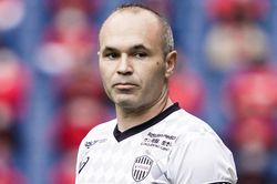 Iniesta kiến tạo giúp đội nhà thoát thua