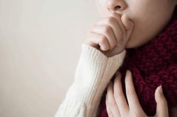 Cách xử lý tình trạng ho kéo dài hậu Covid-19