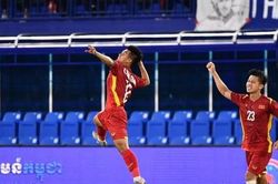 Người hùng U23 Việt Nam tiết lộ học cách đá phạt từ đàn anh Quang Hải