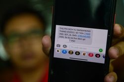 Nhiều ngân hàng tăng mạnh phí dịch vụ SMS Banking do đâu?