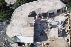 Phá dỡ dinh thự khủng xây nghìn m2 trái phép trên đồi của đại gia địa ốc