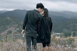 Chồng cũ Lâm Khánh Chi 'xả kho' ảnh 'tình bể bình' bên tình mới, chốt hạ 1 câu gây chú ý