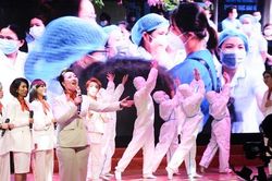 Sao Mai Hiền Anh 'Giữ mãi những nụ cười', tri ân các chiến sĩ áo trắng