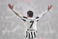Juventus: Cánh én lẻ loi Dusan Vlahovic
