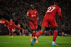 Vùi dập Leeds 6-0, Liverpool chỉ còn kém Man City 3 điểm