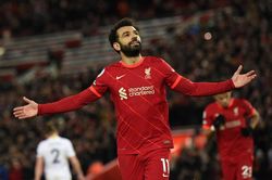 Vùi dập Leeds 6-0, Liverpool áp sát Man City