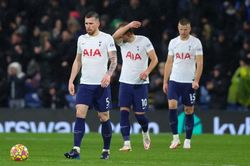 Conte bất lực, Tottenham thua sốc Burnley