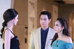 Hả hê mời vợ cũ đến dự đám cưới vợ mới, nào ngờ thấy vợ cũ bước ra từ xe ô tô khiến chồng cũ hối hận