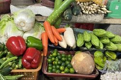 Xăng tăng giá, các mặt hàng thực phẩm biến động do miền Bắc rét đậm