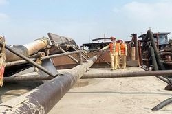 Vây bắt 2 tàu hút trộm cát trên sông Hồng