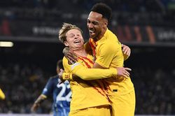 Đè bẹp Napoli, Barcelona thẳng tiến Europa League